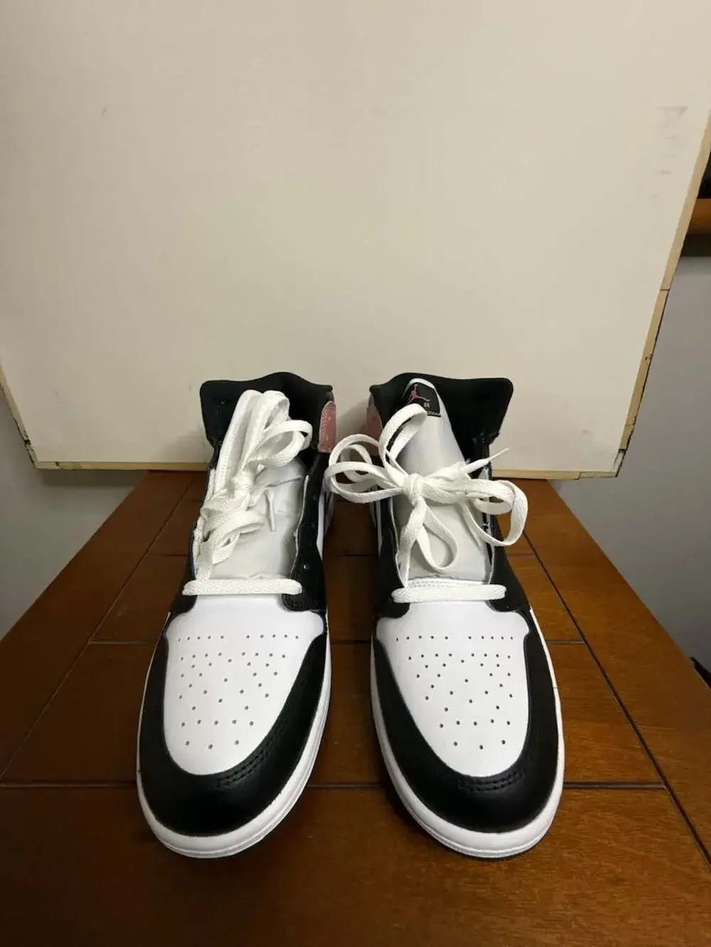 Air Jordan 1 Mid White Black Rust Pink Size 10.5